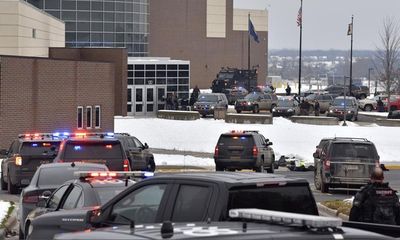 Bắt giữ nghi phạm xả súng tại trường trung học Mỹ khiến 3 học sinh tử vong