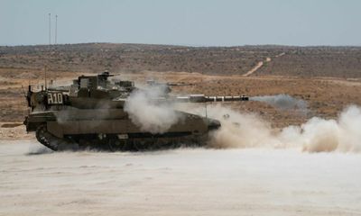 Xe tăng Israel tấn công bằng đạn pháo nhằm vào miền Nam Syria