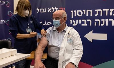 Israel: Mũi vaccine phòng COVID-19 thứ 4 không đủ ngăn ngừa biến thể Omicron