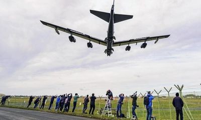 Tin tức quân sự mới nóng: Mỹ đưa 4 'pháo đài bay' B-52 đến Anh