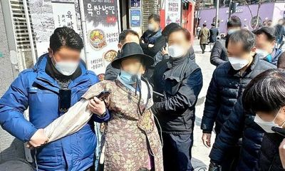 Chủ tịch đảng cầm quyền Hàn Quốc bị tấn công bằng búa