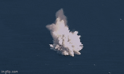 Video: Cận cảnh bom dẫn đường Mỹ Quicksink bẻ gãy đôi tàu hàng