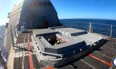Tin tức quân sự mới nóng nhất: Tàu chiến Mỹ khai hỏa 3 tên lửa ‘Lửa địa ngục’
