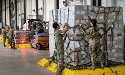 Tin thế giới - Mỹ điều máy bay quân sự chở 35 tấn sữa bột cho trẻ em từ châu Âu