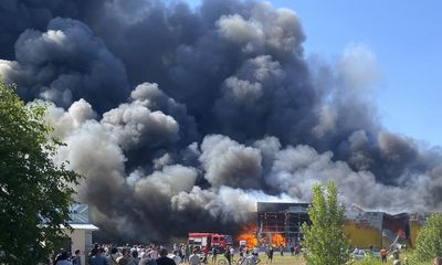 Trung tâm thương mại Ukraine chìm trong biển lửa, hàng chục người thương vong 