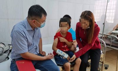 Vụ bé trai 9 tuổi bị bạo hành ở Đắk Lắk: Khởi tố người cha và bà nội