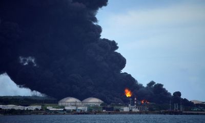 Vụ cháy kho dầu lớn nhất Cuba diễn biến phức tạp, thêm 1 bồn chứa bị sập