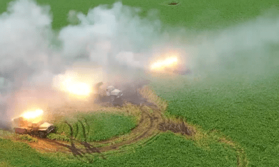 Video: Pháo phản lực phóng loạt Grad của Nga dội mưa rocket ở Ukraine