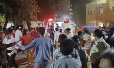 Số nạn nhân thiệt mạng trong vụ sập cầu treo tại Ấn Độ tăng lên 91 người