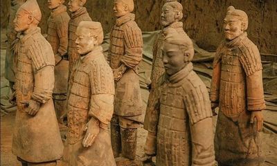 Pho tượng đất nung có tư thế kỳ lạ trong lăng mộ Tần Thủy Hoàng