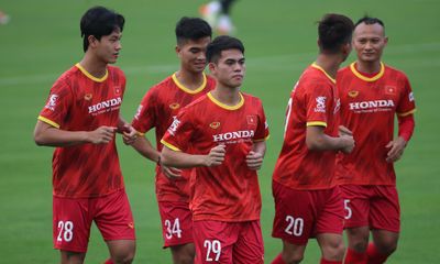 Cận cảnh buổi tập luyện đầu tiên của đội tuyển Việt Nam chuẩn bị cho AFF Cup 2022