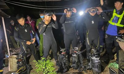 TP.HCM: Hơn 20 cán bộ chiến sĩ xuyên đêm lặn tìm nam thanh niên mất tích dưới hồ nước