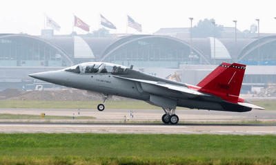 Máy bay huấn luyện phản lực T-7A Red Hawk của Mỹ chính thức cất cánh lần đầu tiên