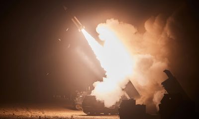 Tên lửa ATACMS - loại vũ khí Mỹ cân nhắc chuyển cho Ukraine mạnh cỡ nào?