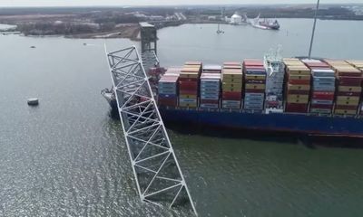 Tìm thấy hộp đen của tàu container đâm sập cầu ở Mỹ