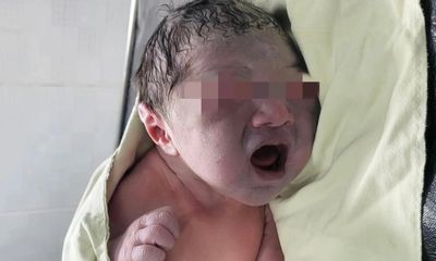 Phát hiện bé trai sơ sinh ở hành lang khoa Nhi trung tâm y tế