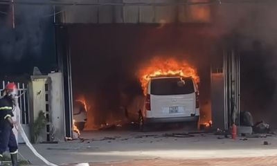 Cháy xưởng sửa chữa ở Quảng Ninh, nhiều ô tô bị thiêu rụi