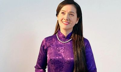 Hồng Loan, con gái cố NSƯT Vũ Linh livestream xin lỗi và xin rút vai