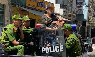 Lâm Đồng: Cảnh sát 113 kịp thời ngăn chặn đối tượng ngáo đá dí dao vào cổ định tự sát