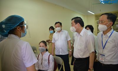 Chủ tịch Hà Nội kiểm tra công tác chống dịch COVID-19 cho kỳ thi tốt nghiệp THPT 2021