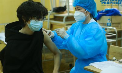 Hình ảnh ngày đầu tiên Hà Nội tiến hành tiêm vaccine phòng COVID-19 cho học sinh THPT
