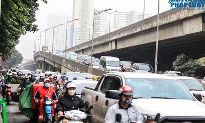 Nhiều tuyến đường ở Hà Nội ùn tắc “nghẹt thở” dịp cận Tết Nguyên đán 2022
