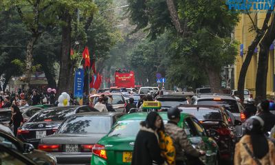 Hà Nội: Nhiều tuyến phố trung tâm ùn tắc, kẹt cứng ngay trong chiều mùng 1 Tết