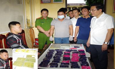 Hà Nam: Bắt nam thanh niên vận chuyển 5 bánh Heroin và hơn 10.000 viên ma túy tổng hợp