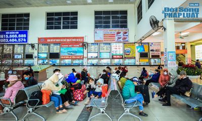 Hà Nội: Bến xe tấp nập người dân về quê đón Tết Nguyên đán 2023