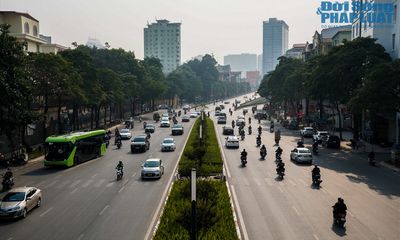 Hà Nội: Thực trạng hàng ghế đá mới được bố trí trên đường Nguyễn Chí Thanh