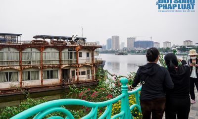 Hà Nội: Tập trung di dời tàu cũ, chưa mở lại hoạt động du thuyền tại hồ Tây
