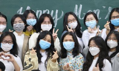 Đà Nẵng: Học sinh lớp 12 trở lại trường sau thời gian dài học trực tuyến 
