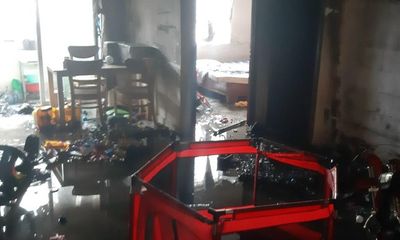 Vụ cứu 6 người trong căn chung cư ở TP.HCM: Nghi bé 12 tuổi tự đốt ghế sofa