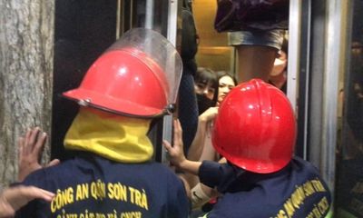 Đà Nẵng: Giải cứu 8 người mắc kẹt trong thang máy ngay ngày đầu năm mới 2022
