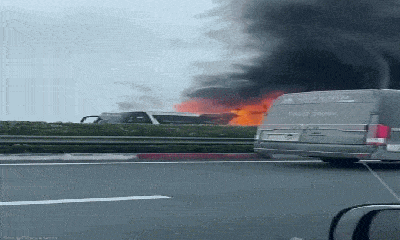 Xe khách bốc cháy ngùn ngụt, may mắn tài xế cùng hành khách thoát nạn