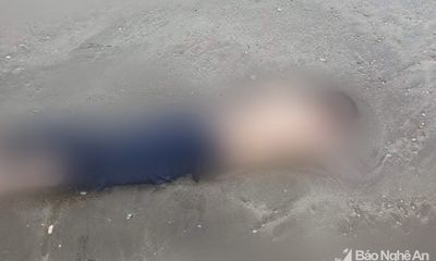 Tá hỏa phát hiện thi thể nam thanh niên có nhiều hình xăm trên bãi biển