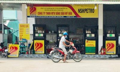 Vĩnh Long: Cây xăng bị tước giấy phép 2 tháng vì bán xăng 