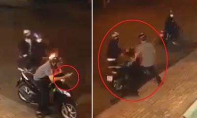 Video: Tên cướp và người đàn ông giằng co không hồi kết, cho đến khi người phụ nữ xuất hiện