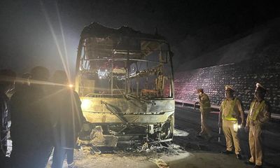 Hiện trường vụ xe khách giường nằm cháy rụi trên cao tốc Nội Bài - Lào Cai
