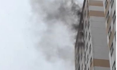 Sạc điện thoại phát nổ gây cháy căn hộ chung cư, cư dân hốt hoảng tháo chạy