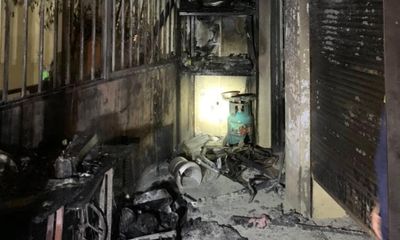 Giải cứu 5 người thoát khỏi đám cháy trong đêm ở Hà Nội 