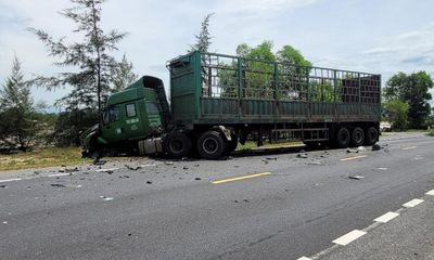 Tai nạn thảm khốc khiến 2 ô tô biến dạng, 5 người thương vong ở Quảng Bình 