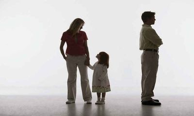 Tình huống pháp luật - Sau khi ly hôn, vợ cũ có được đổi họ cho con?