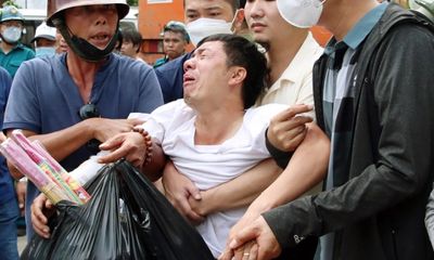 Vụ cháy nhà khiến 3 mẹ con tử vong ở Ninh Thuận: Chồng ngã gục khi thấy 3 thi thể kẹt trong đống đổ nát
