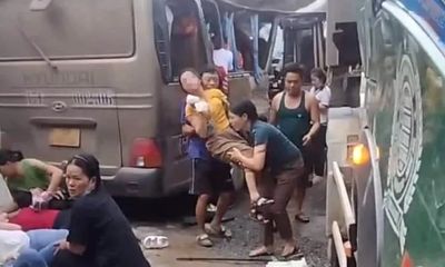 Nghệ An: Xe chở công nhân va chạm với xe đầu kéo, 20 người bị thương 