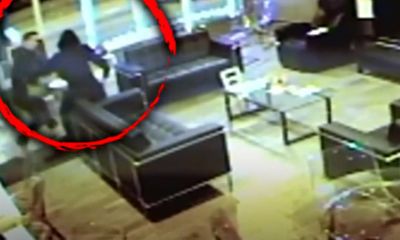 Video: Người đàn ông dũng cảm giằng lấy khẩu súng từ tay tên cướp