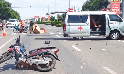 Xe cứu thương va chạm xe máy khiến một người tử vong ở Bình Phước