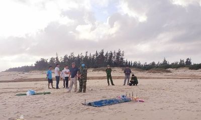 Quảng Trị: Phát hiện thi thể bị biến dạng trôi dạt vào bờ biển