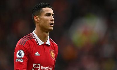 Bị Manchester United chấm dứt hợp đồng, Cristiano Ronaldo phản ứng thế nào?