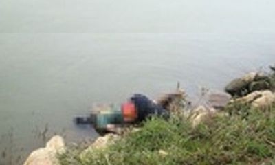 Tin thời sự mới nóng nhất 20/12: Phát hiện người phụ nữ chết trong tư thế ngồi bên bờ sông